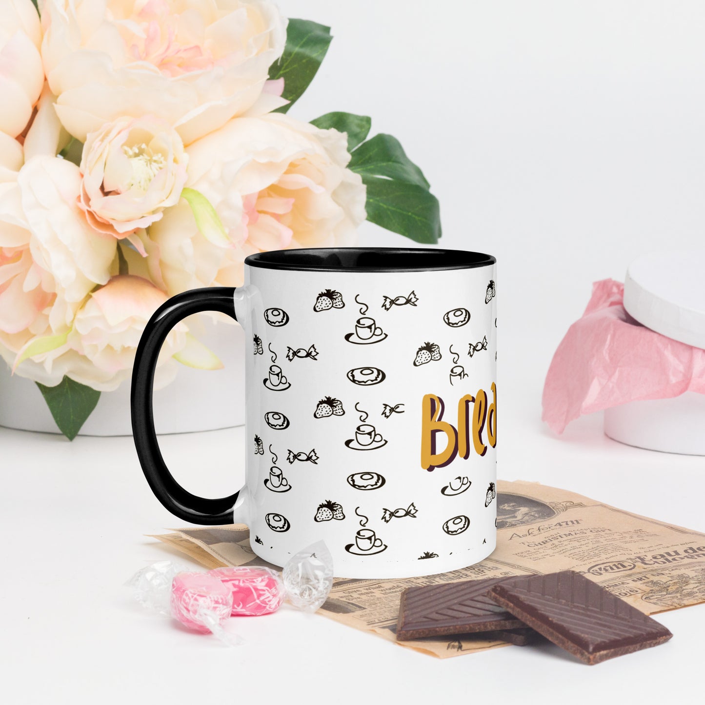 The Customizable 15 oz Travel Mug features a unicorn design with the phrase "Feelin kinda extraordinary" and a black lid, allowing you to add your name for a personalized touch.